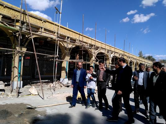 بازدید مهندس طلائی معاون استاندار وفرماندارویژه شهرستان طبس از پروژه بهسازی رواق ها ومیدان امام خمینی وبررسی روند مراحل اجرایی آن