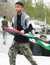 اعلام آمادگی دانشجويان، طلاب و دانش آموزان يزدي برای کمک به مردم غزه در فرودگاه شهيد صدوقي يزد (4)نيرو هاي آماده اعزام درفرودگاه يزد كار با سلاح m-16 را آموزش مي بينند (به همراه گزارش تصویری از حواشی مراسم  )