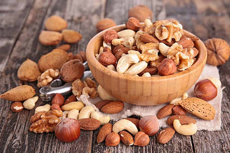 با مصرف ۷ آجیل ۷ بیماری را از خود دور کنید