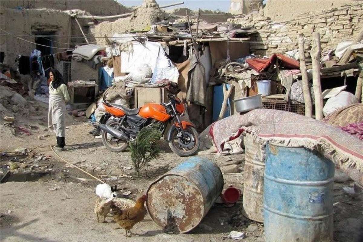 زندگی ٧٠ درصد مردم زاهدان در سکونتگاه‌های غیررسمی/ عادی‌شدن کابل‌کشی از تیر برق‌ها و برق‌گرفتگی کودکان